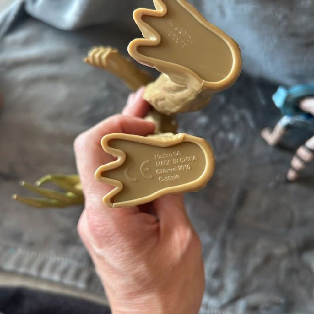2016 Marvel Guardians Of The Galaxy Growing Groot Extendable and Rocket with gun - Picture 5 of 5